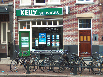 820358 Gezicht op de winkelpui van het pand Nachtegaalstraat 28 (Uitzendbureau Kelly - Services ) te Utrecht.N.B. Rond ...